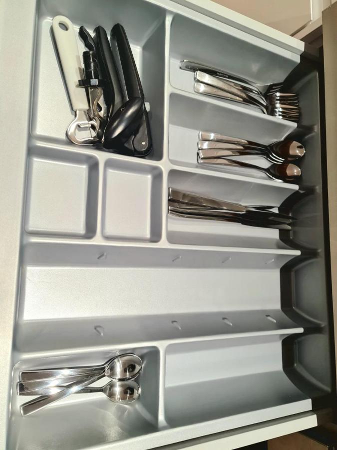 1-Bedroom Aprt In Salford- Freeparking- Sleeps3 Manchester Exterior photo